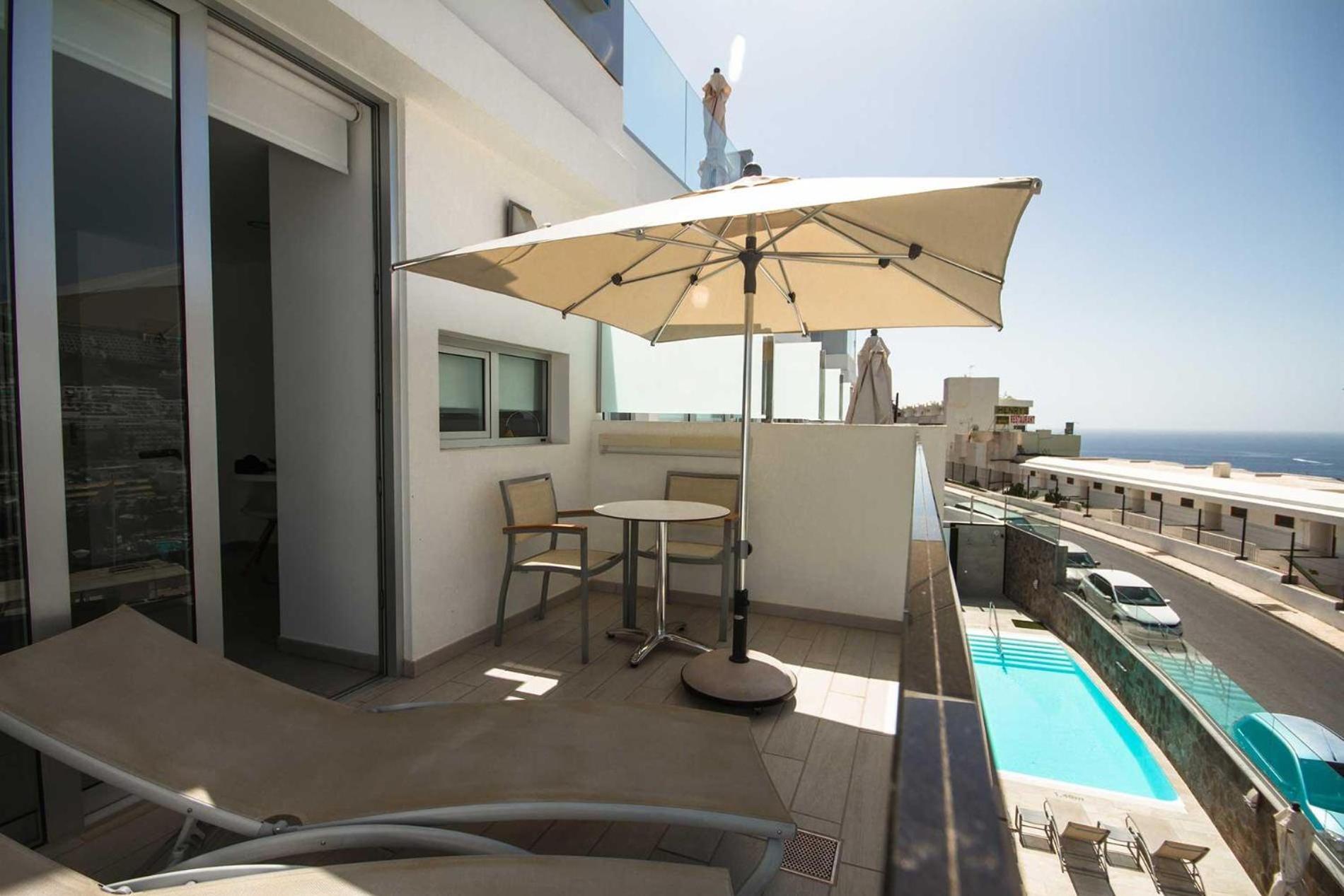 Premium One-Bedroom Apartment Balcony Top Floor,1692074583:JPEG